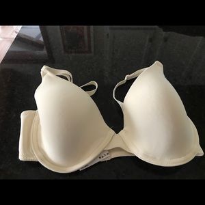 32D Maidenform bra